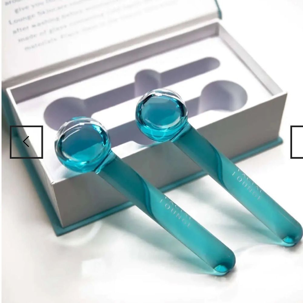 Facial Lounge Cryo-Globes Eliminate puffiness, calm, reduce redness & pore size
